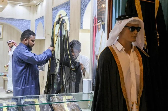 Mondial: Ruée sur le «bisht», le manteau offert au champion Messi