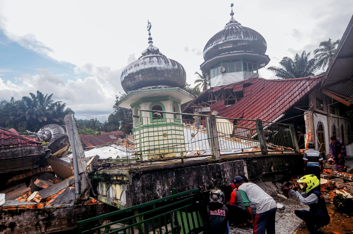 Indonésie: un séisme de magnitude 5,7 frappe l'île de Java