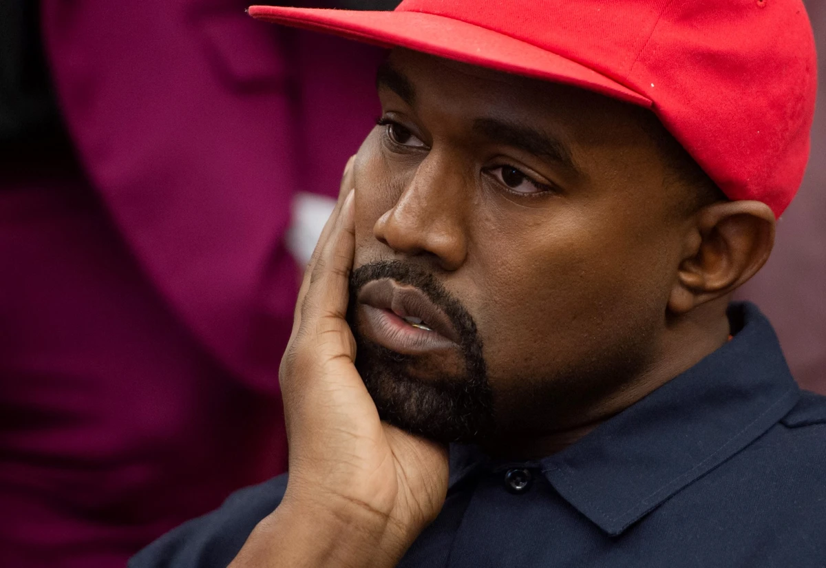 Kanye West affiche son admiration pour Hitler et fait fuir le réseau social Parler
