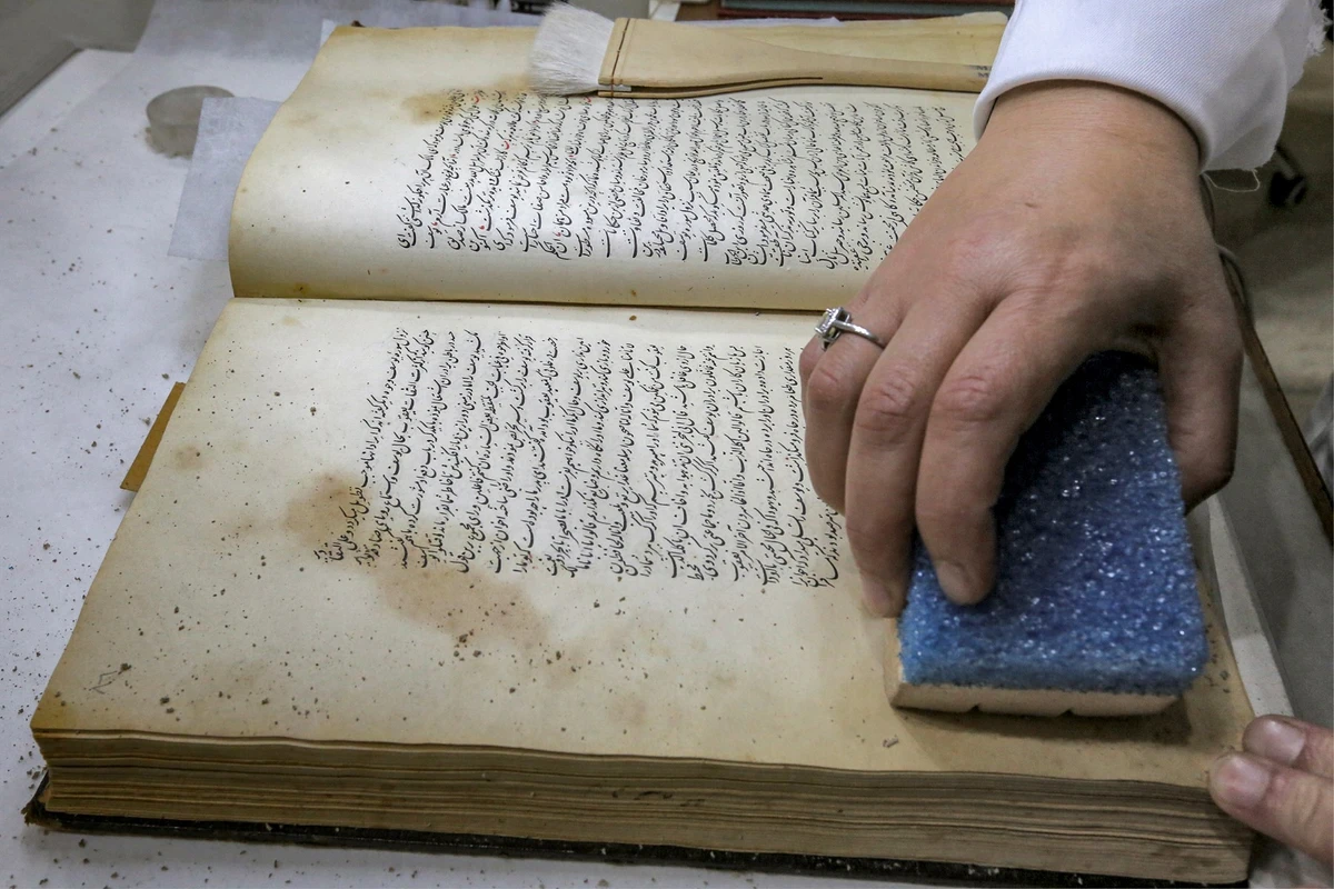 En Irak, un travail de fourmi pour préserver des manuscrits centenaires