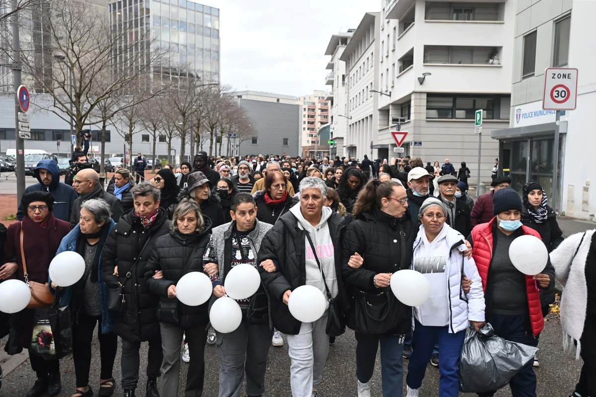 Incendie à Vaulx-en-Velin: marche blanche et minute de silence pour les victimes