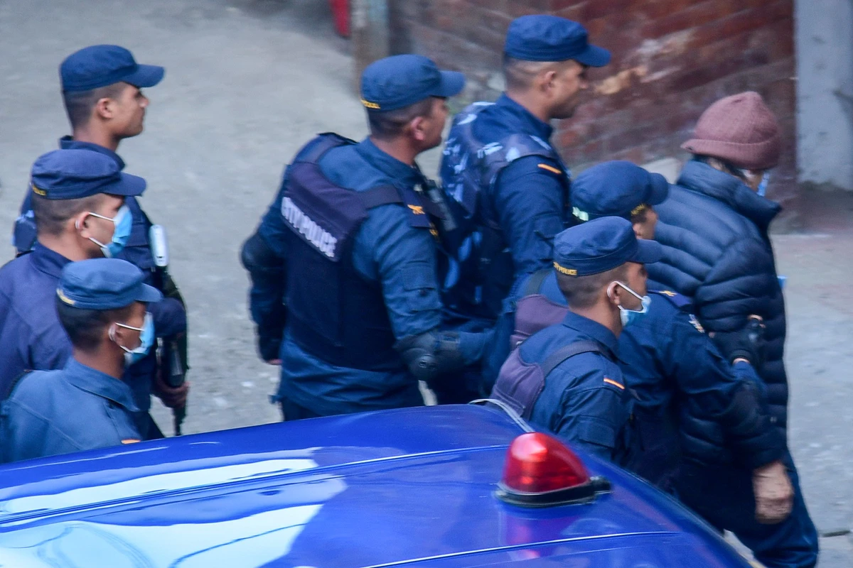 Le tueur en série Charles Sobhraj en vol vers la France, se dit « innocent»