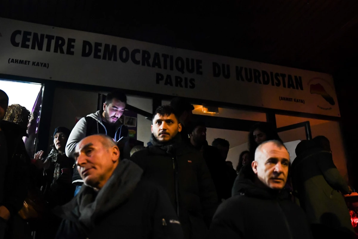 Kurdes tués à Paris: un conseiller d'Erdogan condamne les violences et incrimine le PKK