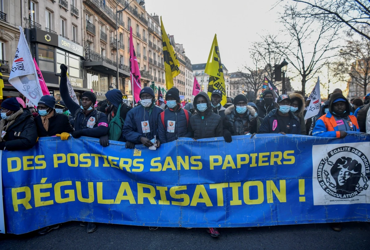 Pour les travailleurs sans-papiers, la régularisation comme espoir contre l'«hypocrisie»