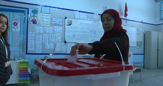 Tunisie: L'autorité électorale met en péril la liberté d'expression