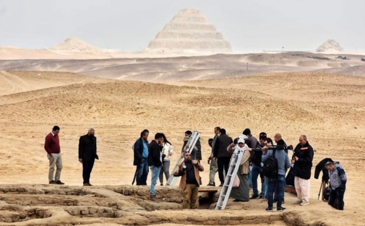Découverte de vingt tombes qui remontent à deux mille cinq cents ans en Égypte