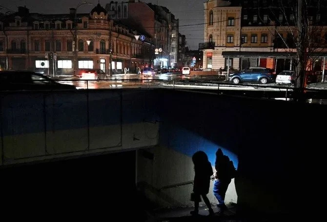 Nouvelles frappes russes meurtrières, l'Ukraine s'efforce de rétablir le courant et l'eau