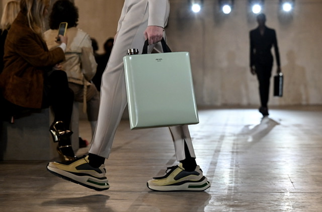 Miuccia Prada: Retour aux sources avec une élégance sobre