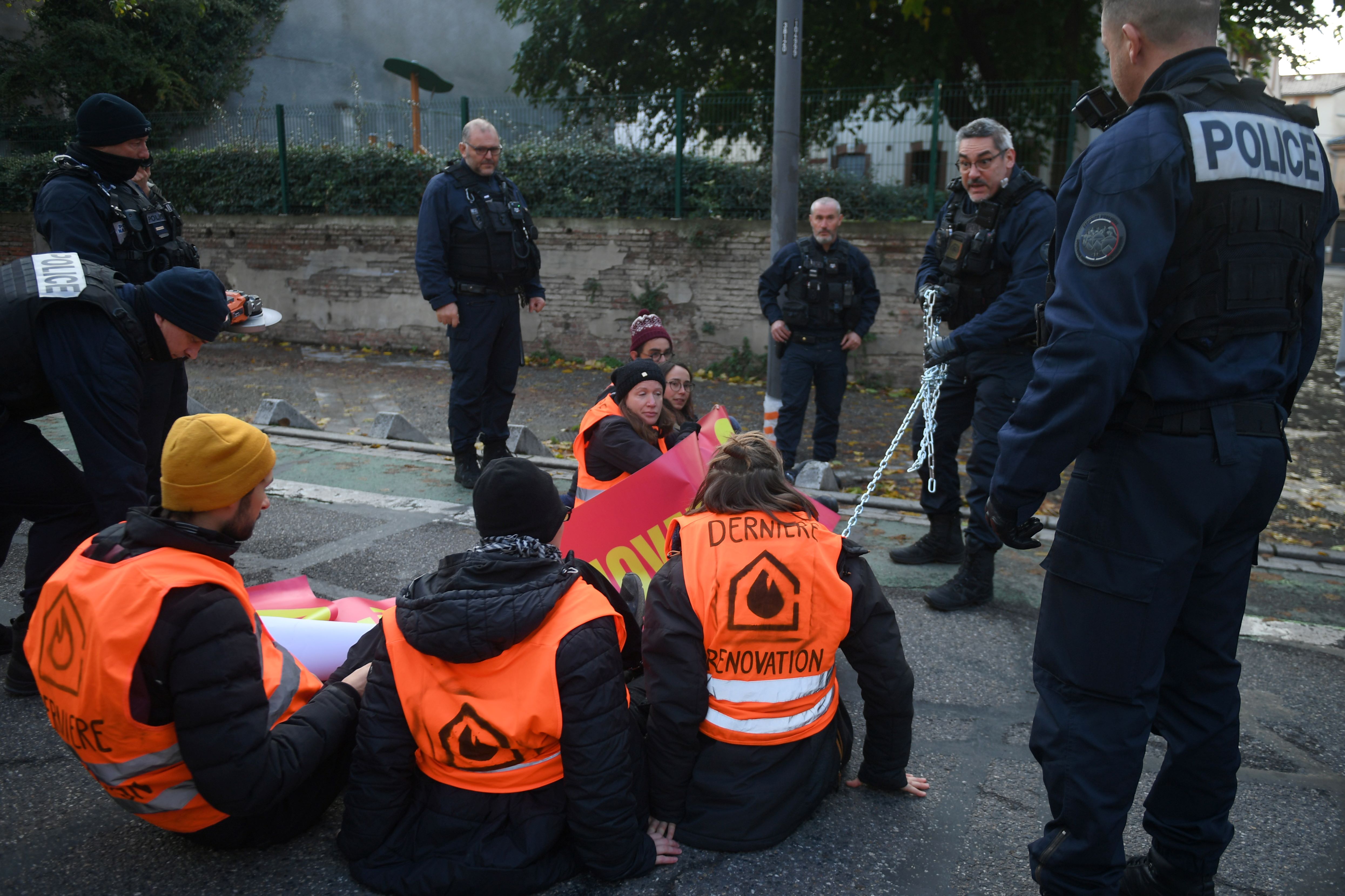Après les actions à la peinture orange, amendes pour des militants de « Dernière rénovation»