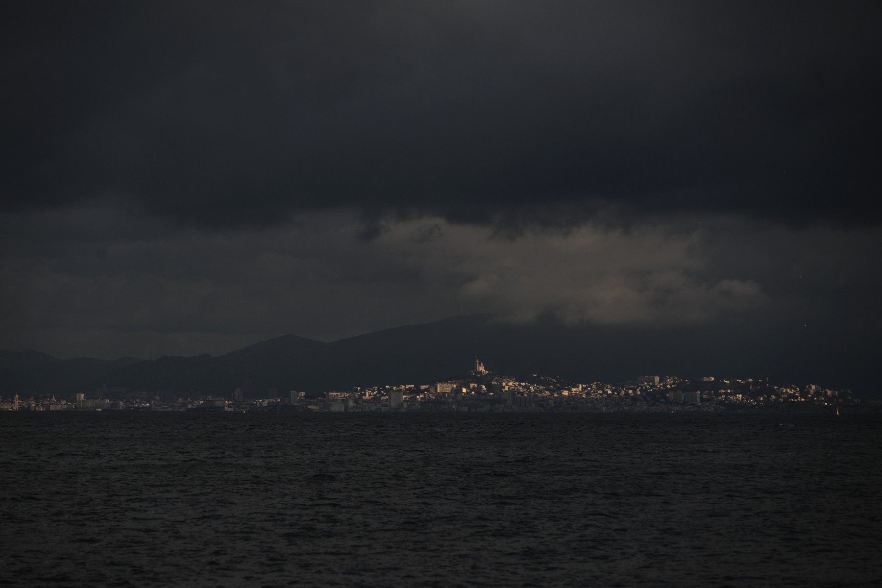 Un homme tué et deux blessés dans une fusillade à Marseille
