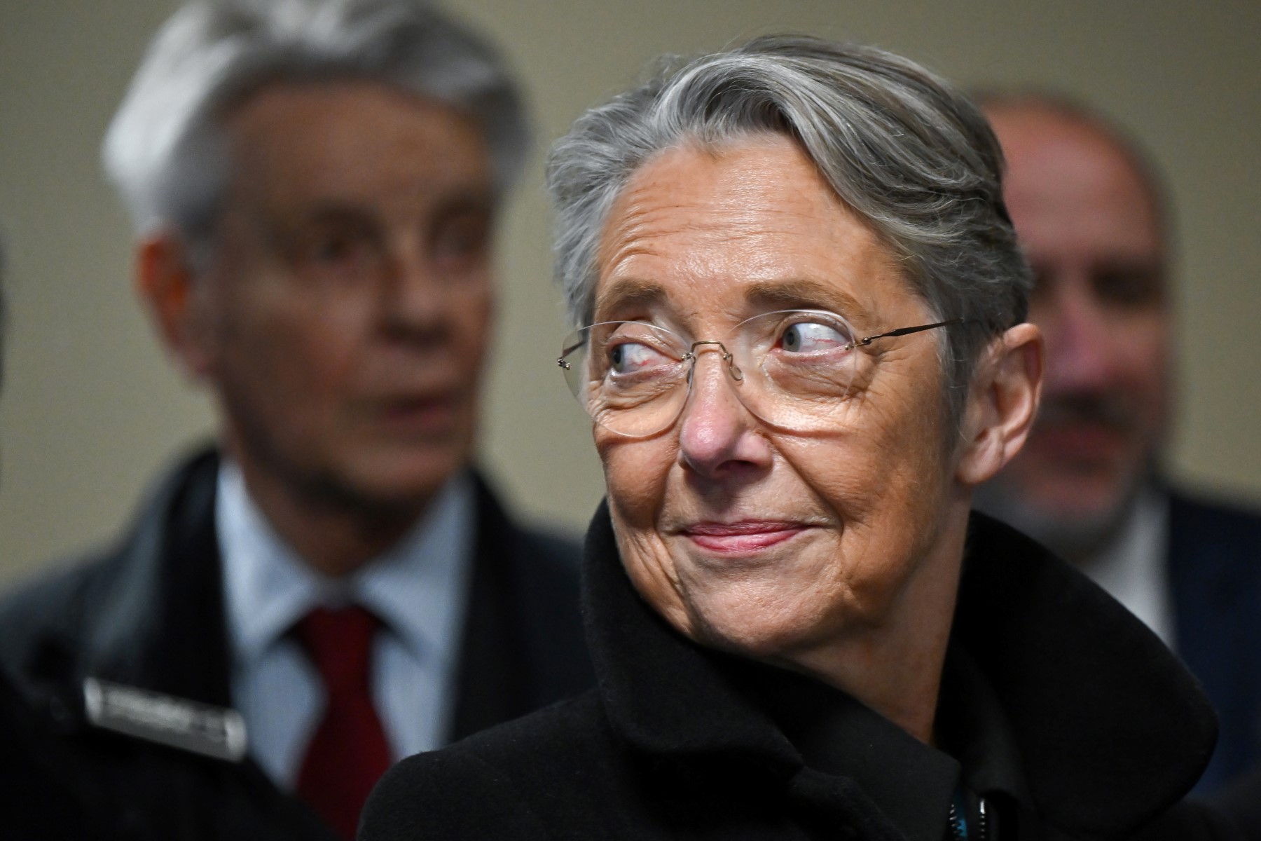 Retraites: Borne temporise sur les 65 ans sans convaincre les syndicats