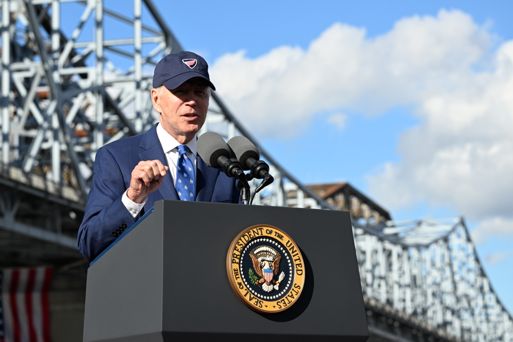 Biden qualifie d'«embarrassante» la pagaille au sein du parti républicain au Congrès