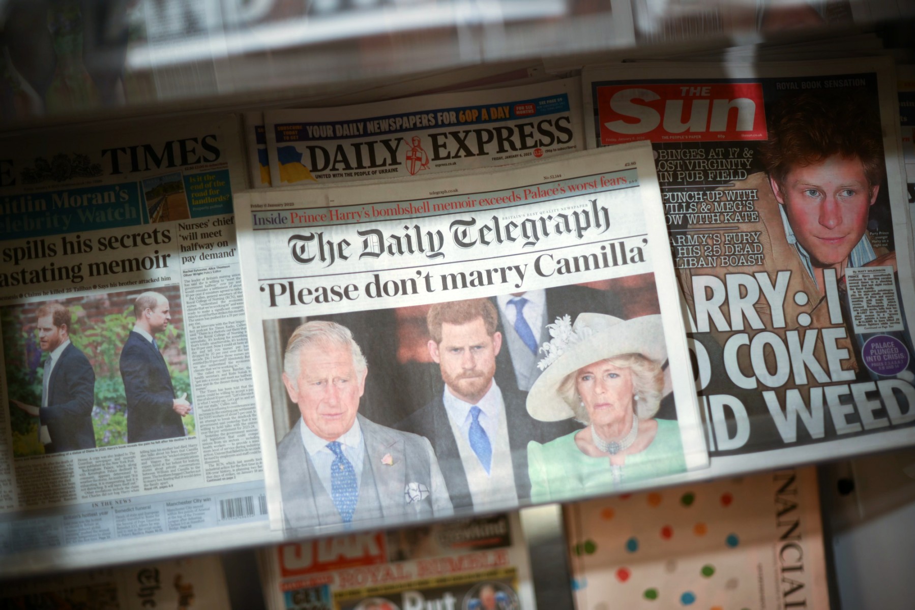 Au Royaume-Uni, le prince Harry accusé de vouloir détruire la famille royale
