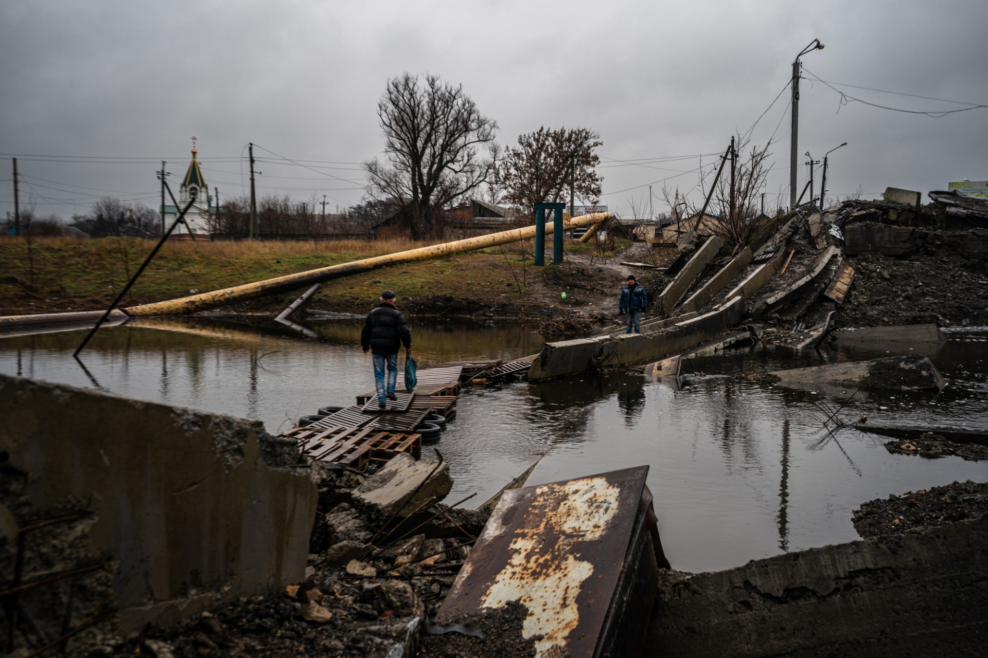 Les forces ukrainiennes résistent à «des assauts violents» à Soledar, dans l'est de l'Ukraine