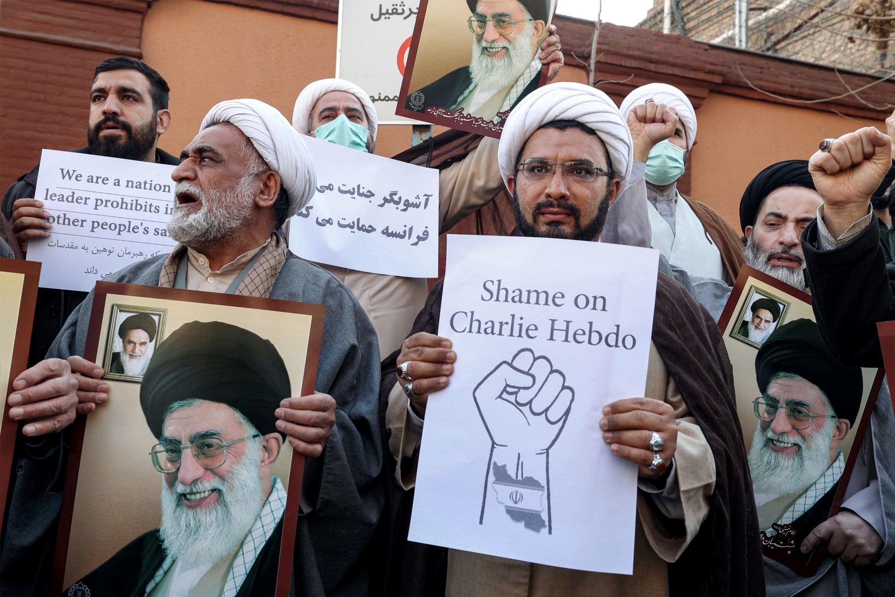 Iran: rassemblement devant l'ambassade de France contre les caricatures de Khamenei