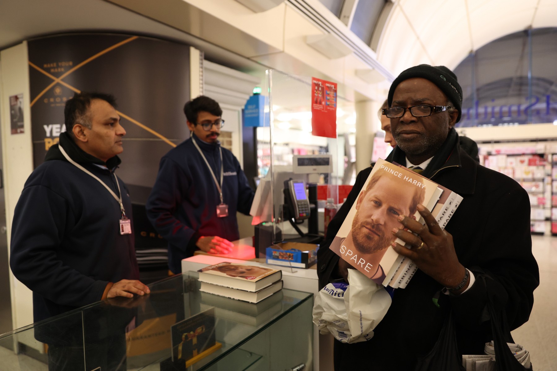 Les mémoires explosifs du prince Harry arrivent en librairie
