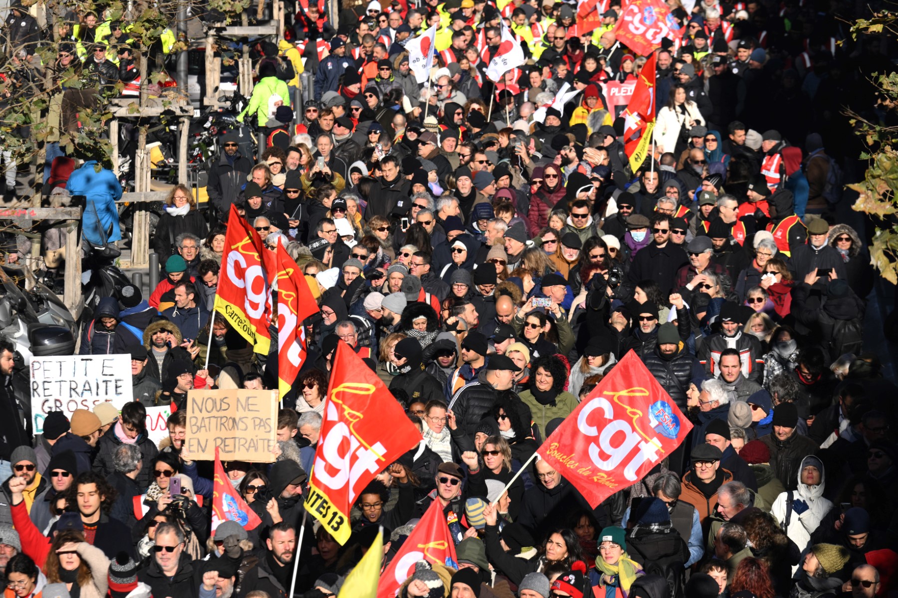 Dockers, raffineurs et électriciens en grève jeudi, la CGT veut attiser la flamme du mouvement