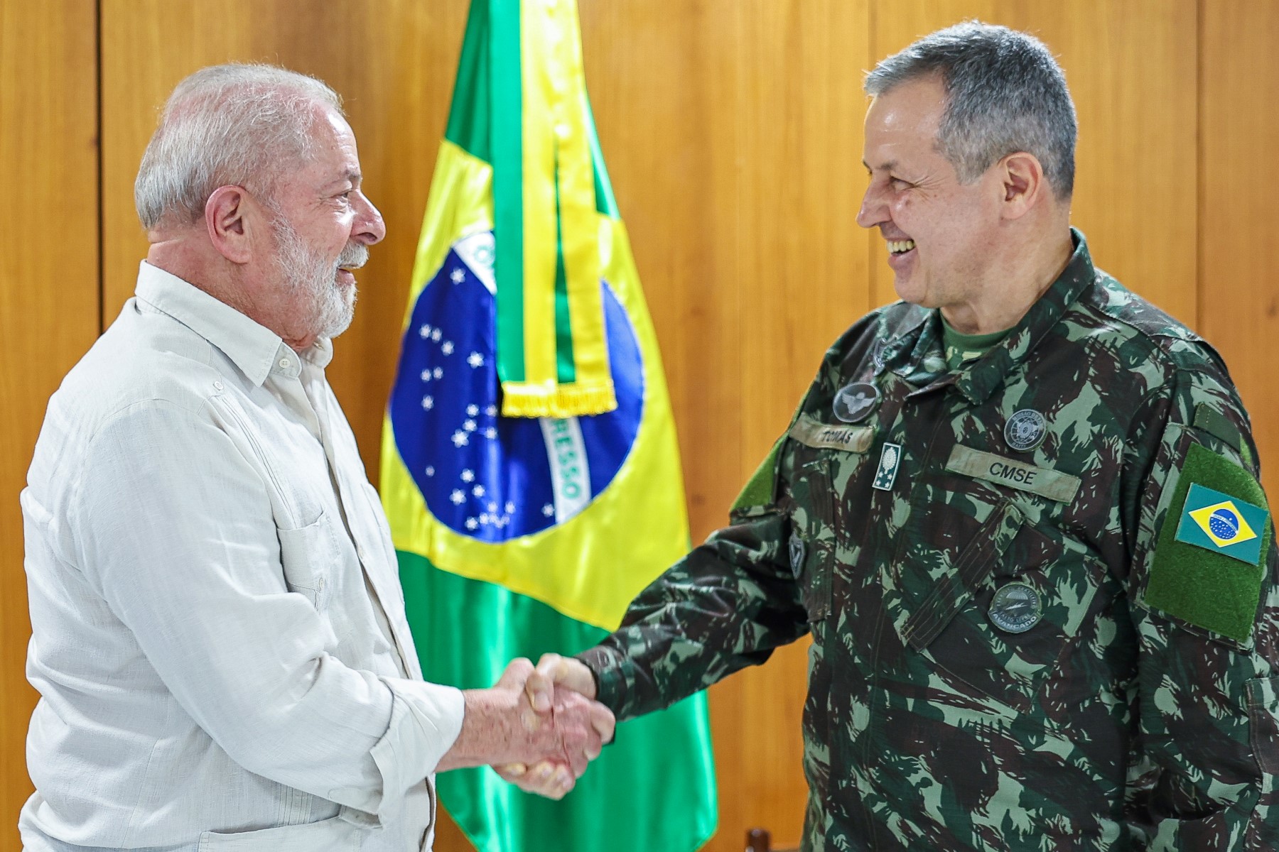 Brésil: Lula limoge le chef de l'armée, deux semaines après les attaques de Brasilia