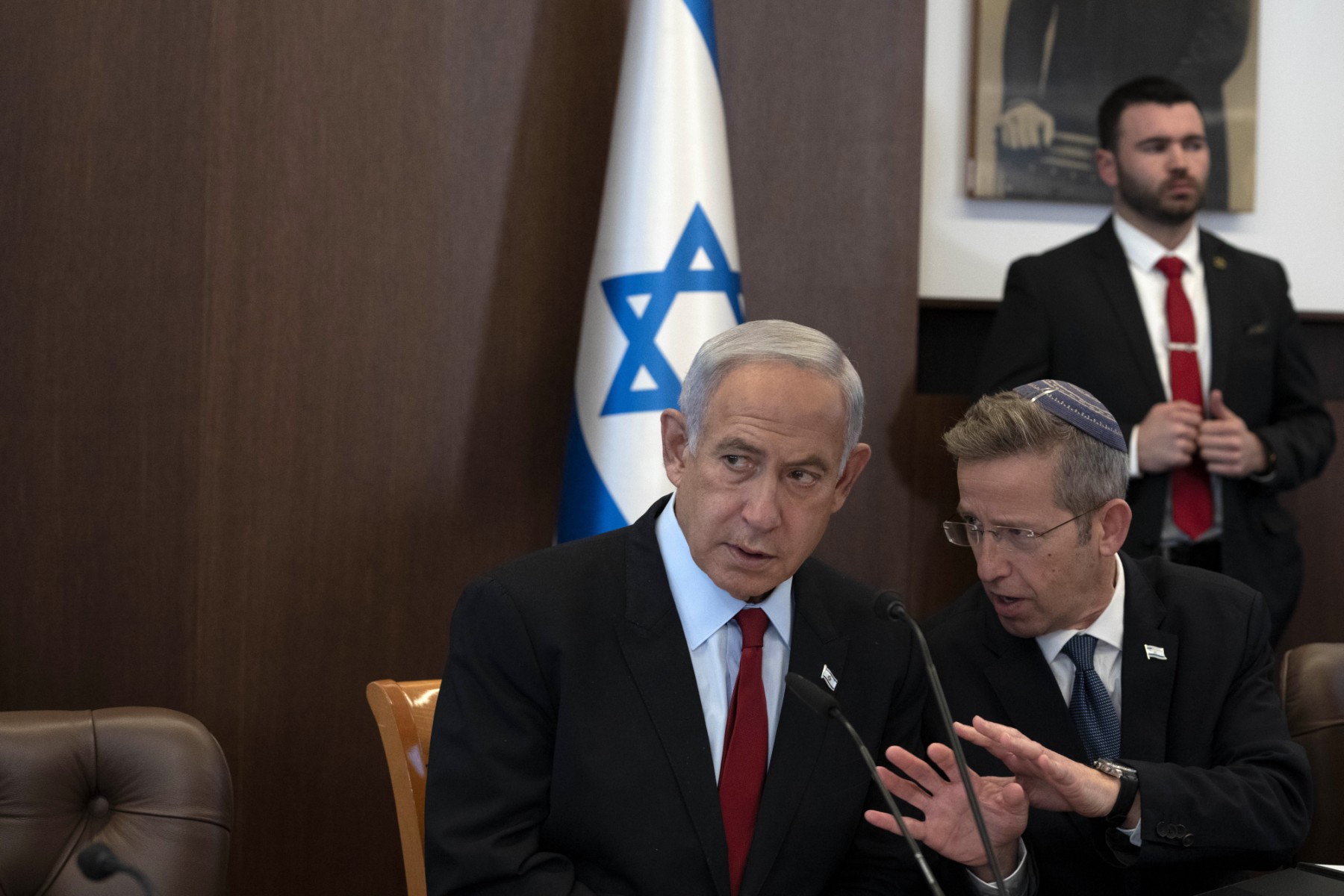 Le Premier ministre israélien Benjamin Netanyahu ( à gauche) préside la réunion hebdomadaire du cabinet à Jérusalem, le 22 janvier 2023. (Photo : Maya Alleruzzo / POOL / AFP)