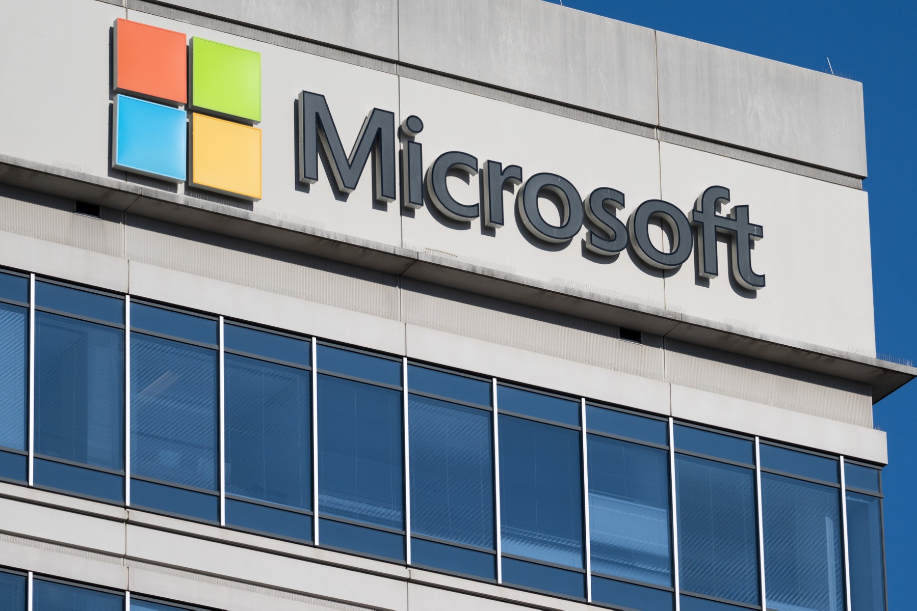IA: Microsoft va investir «plusieurs milliards» dans son partenariat avec le créateur de ChatGPT