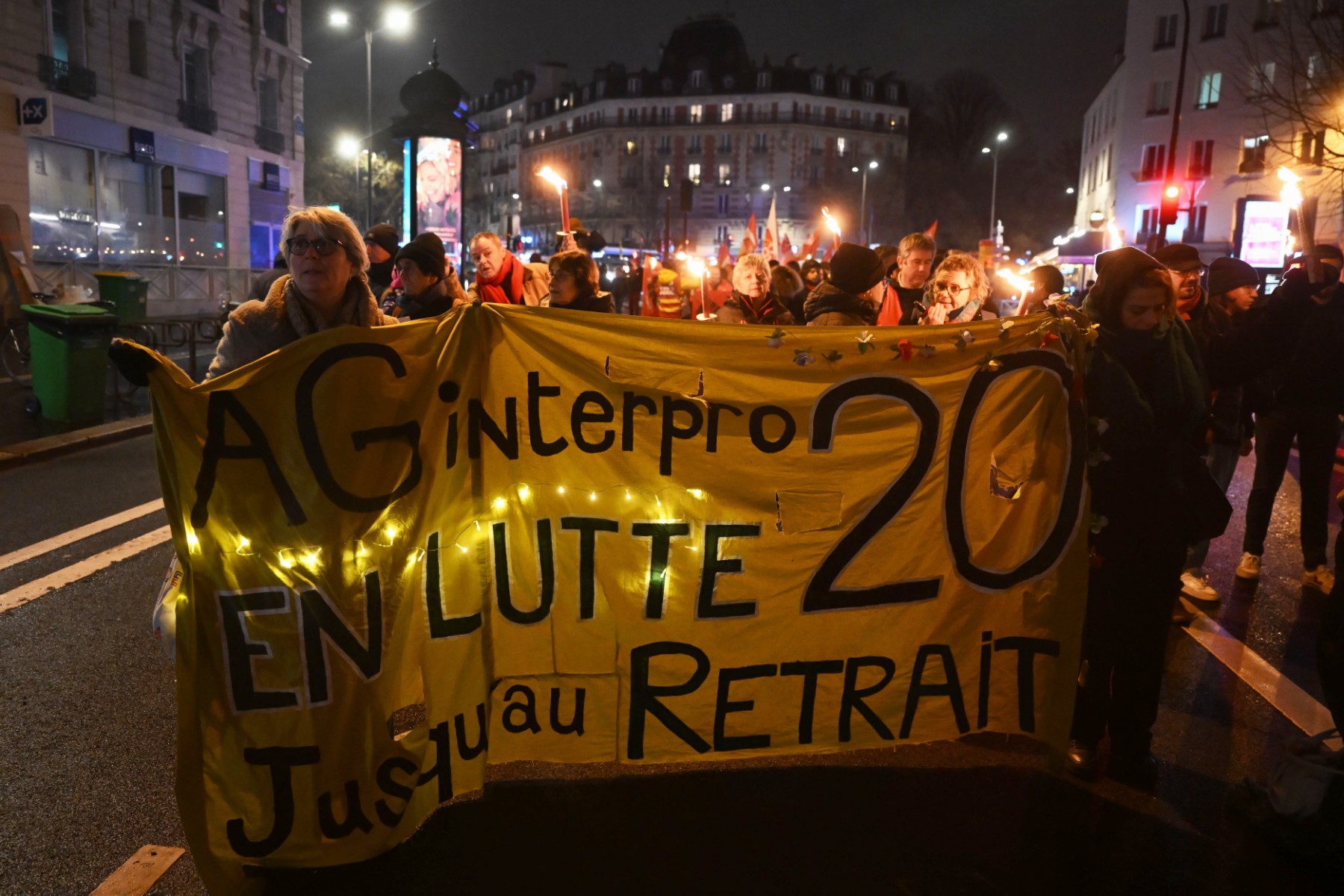 Retraites: De retour dans la rue mardi, les syndicats veulent frapper plus fort