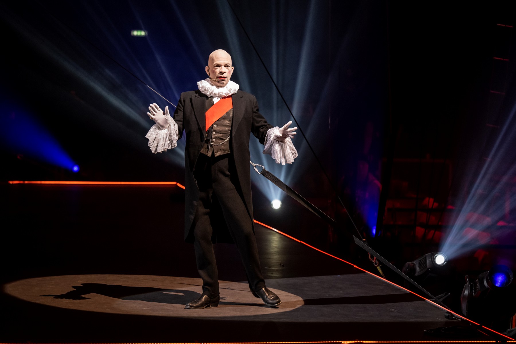 Le présentateur français Calixte De Nigremont lors d'une répétition à Paris avant le "Festival Mondial du Cirque de Demain", le 26 janvier 2023. (Photo de Bertrand Guay / AFP)