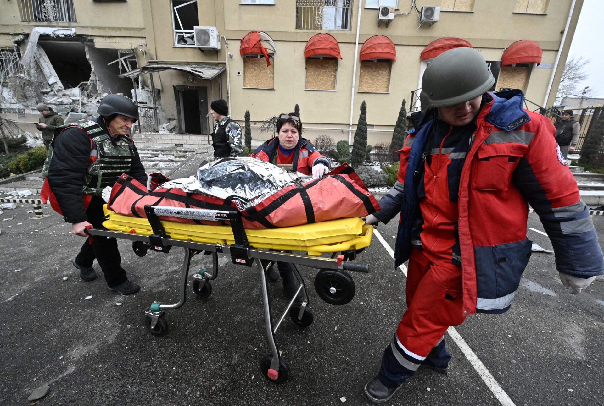 Ukraine: Des bombardements russes à Kherson et Kharkiv font 4 morts