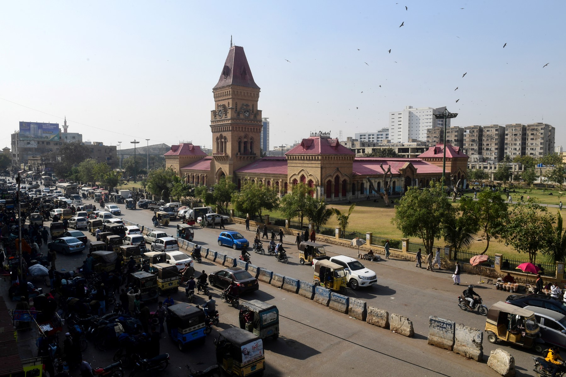 L'économie du Pakistan au bord de l'effondrement avant une visite du FMI