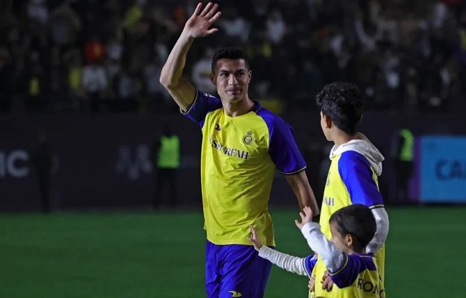 Cristiano Ronaldo doit se conformer à une interdiction de deux matches avant ses débuts avec Al-Nassr, selon une source officielle