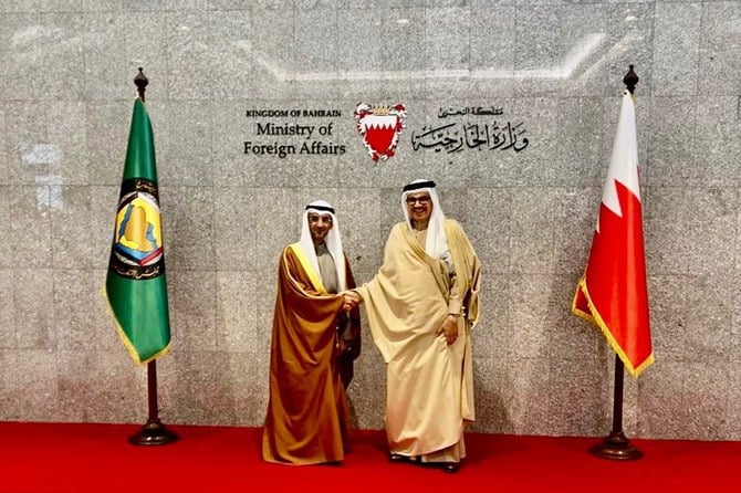 Le chef du CCG rencontre le ministre bahreïni des AE à Manama