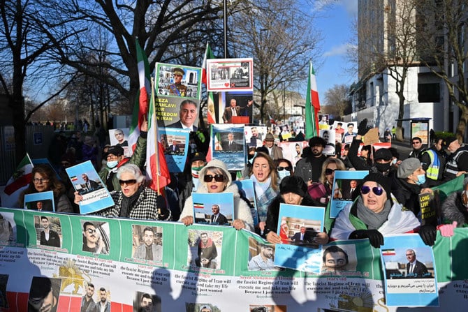 Iran: La monnaie atteint son niveau le plus bas, l'UE prévoit de durcir les sanctions contre le régime