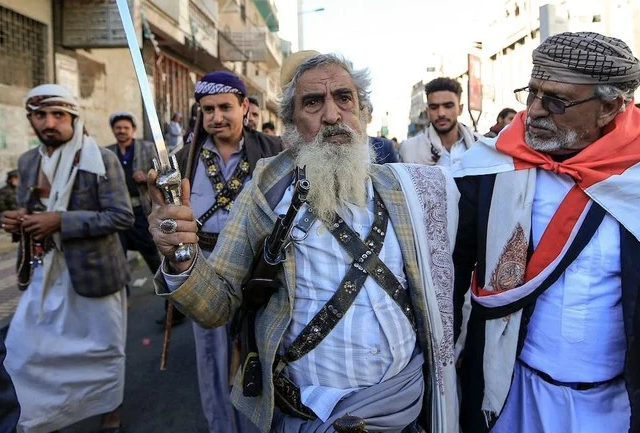 La faible participation au rassemblement des Houthis confirme le manque de soutien, selon Al-Eryani