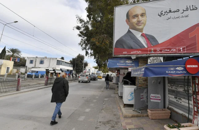 Tunisie: Vote pour un Parlement diminué, la participation comme enjeu