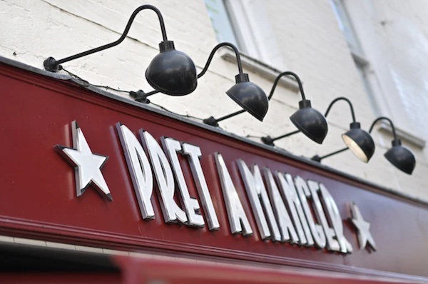 Un signe Prêt à Manger dans la rue principale de Royal Tunbridge Wells, dans le sud-ouest de l’Angleterre. (Dossier/ AFP)
