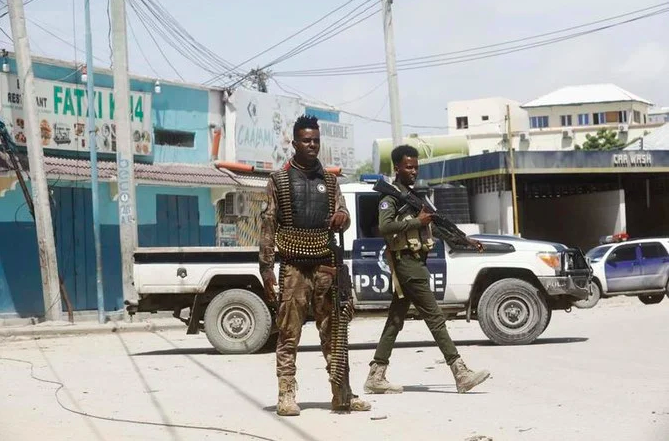 Somalie: double attentat des shebab dans le centre, 19 morts
