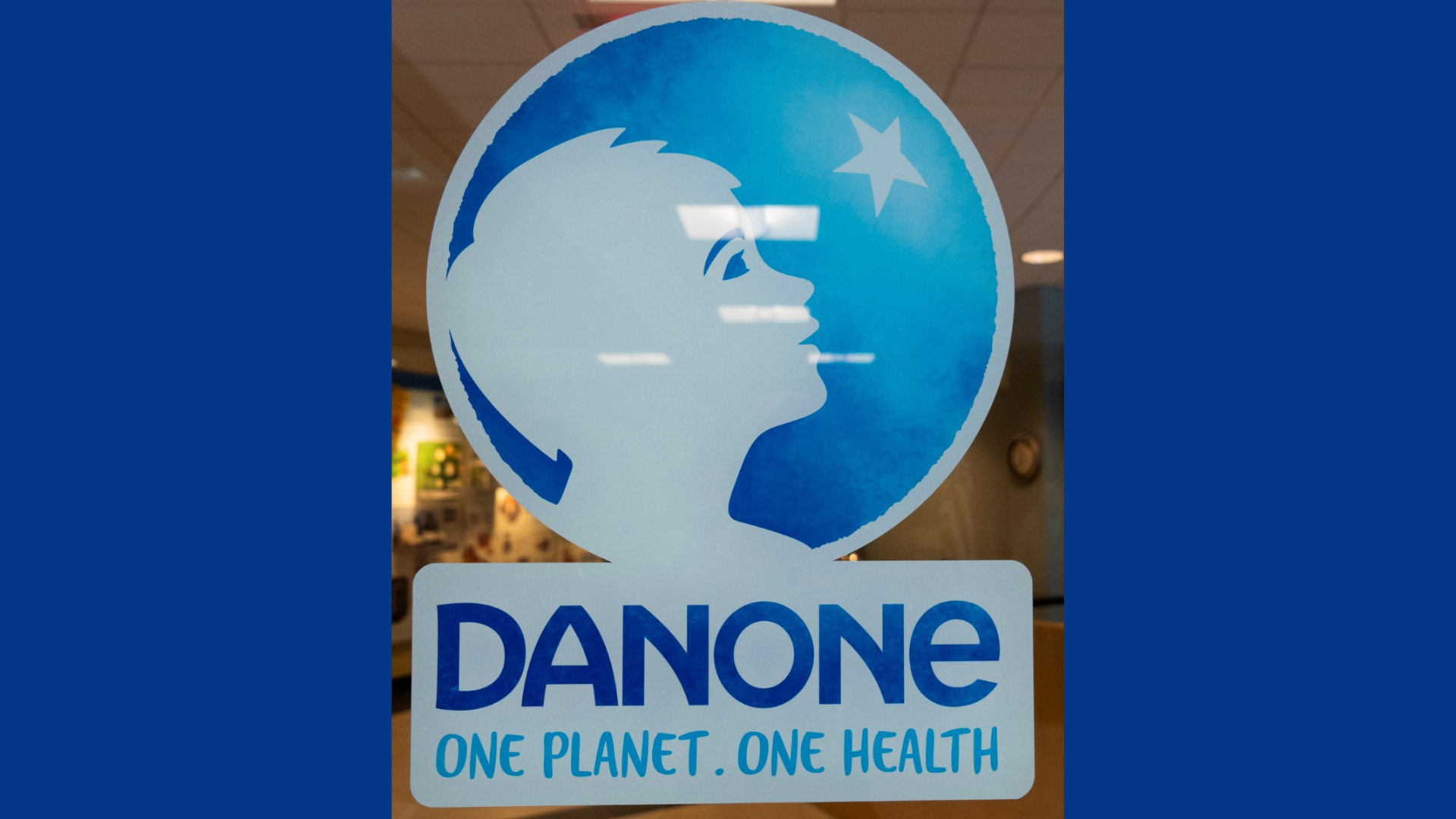 Danone assigné en justice par des ONG pour pollution au plastique
