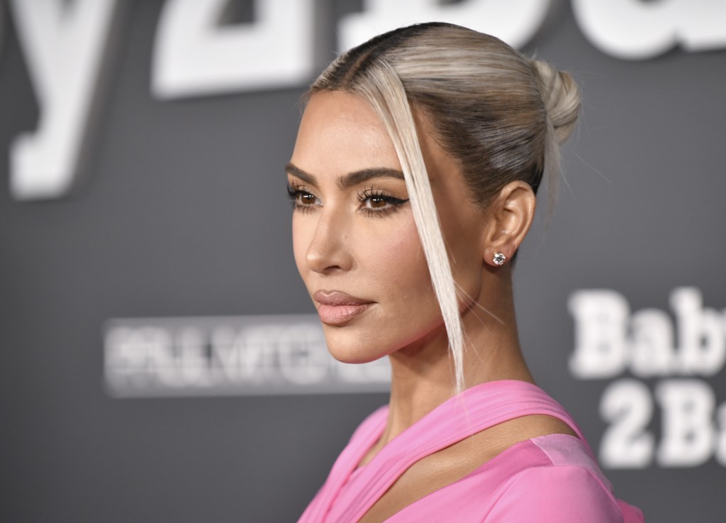 Kim Kardashian achète aux enchères un crucifix porté par la princesse Diana