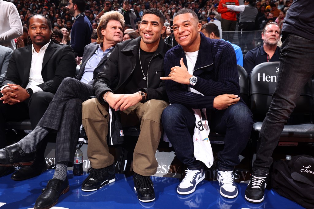 NBA: Kylian Mbappé fait une apparition remarquée au match des Nets