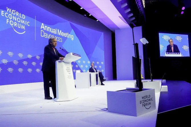 Le secrétaire général de l'ONU, Antonio Guterres, s'adresse au Forum économique mondial, à Davos, en Suisse, le 18 janvier 2023. (Reuters)
