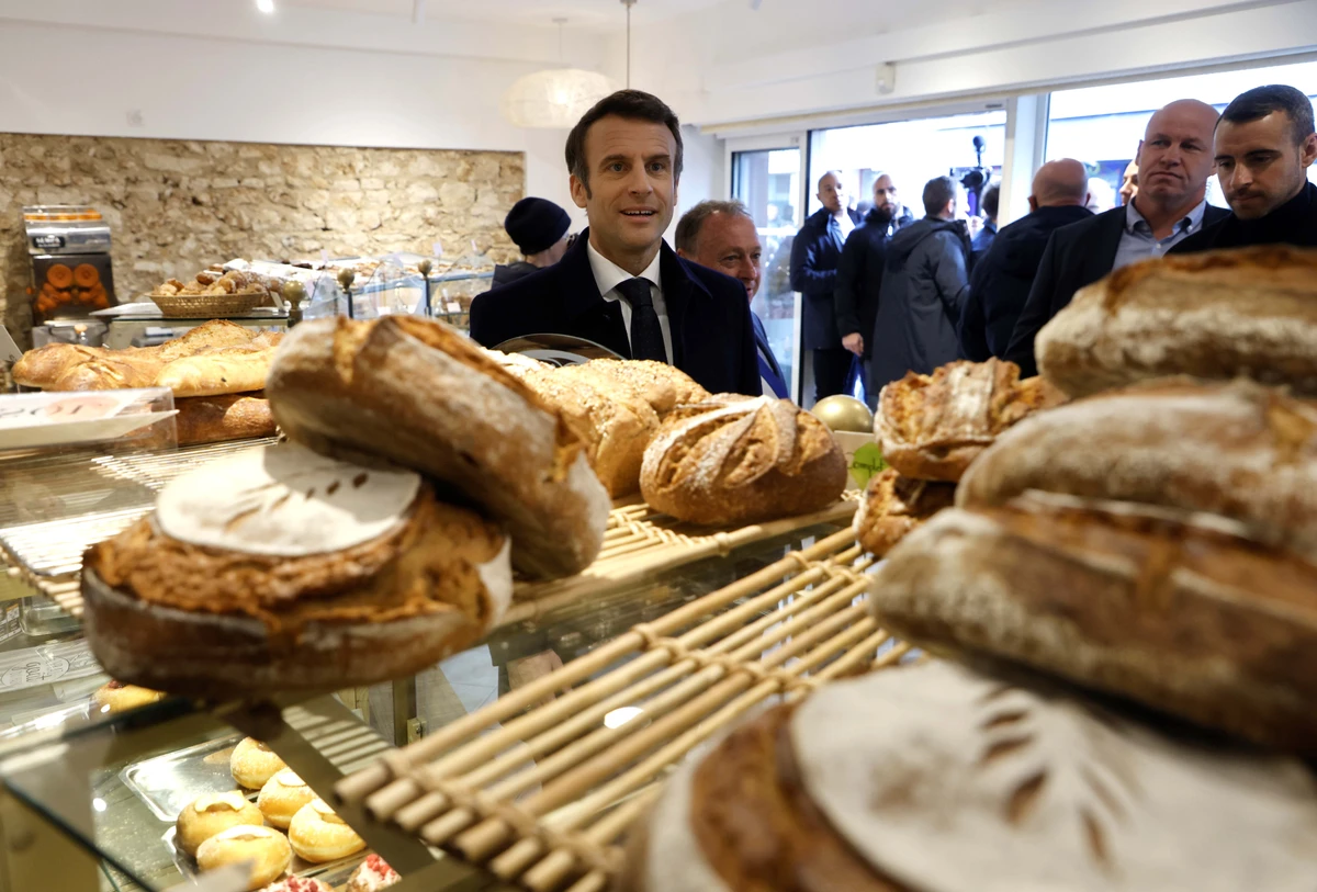 Des boulangers aux soignants, le gouvernement tente d'éteindre les incendies
