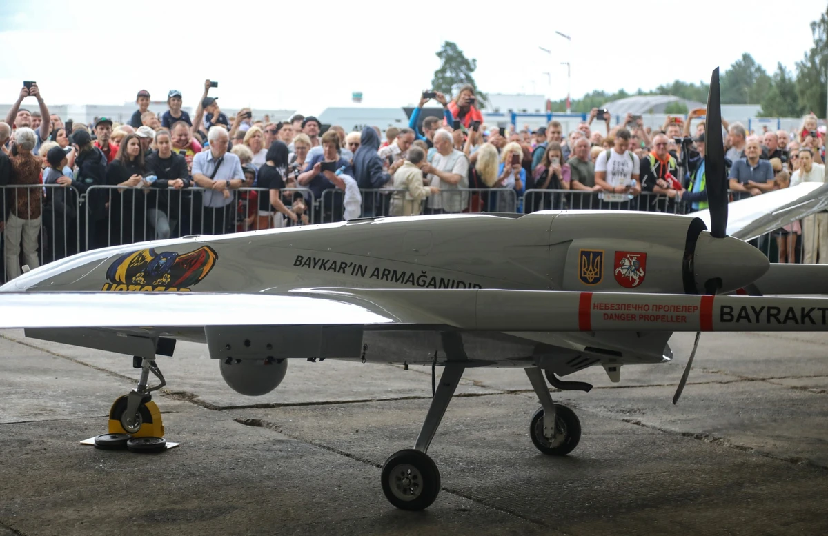 Un drone de combat turc Bayraktar TB2 (Photo de Petras Malukas / AFP)