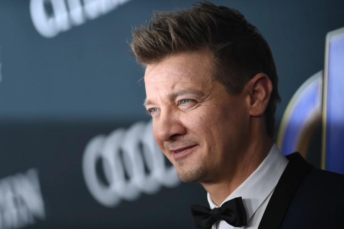 L'acteur Marvel Jeremy Renner «amoché» après son accident