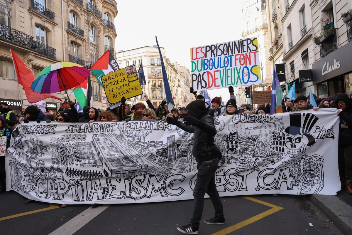 Retraites: 150 000 personnes à Paris samedi selon les organisateurs