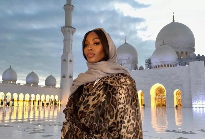 Le mannequin britannique Naomi Campbell aperçu à Abu Dhabi avec sa fille