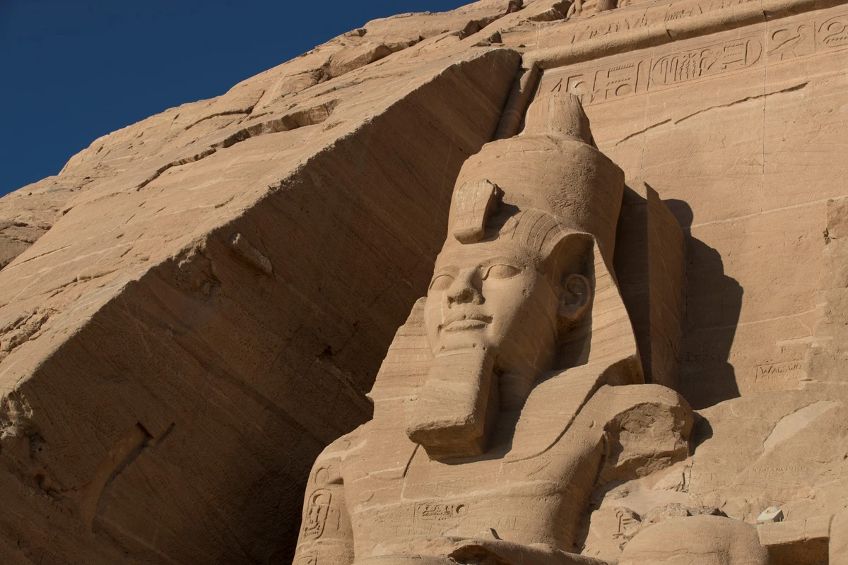 Egypte: Une statue de 10 tonnes du pharaon Ramsès II échappe à une tentative de vol