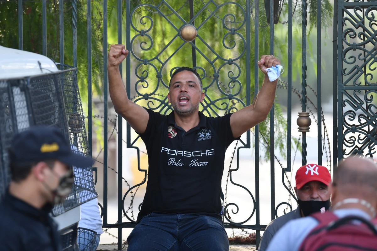 Tunisie: arrestation après sa condamnation d'un ex-député critique du président