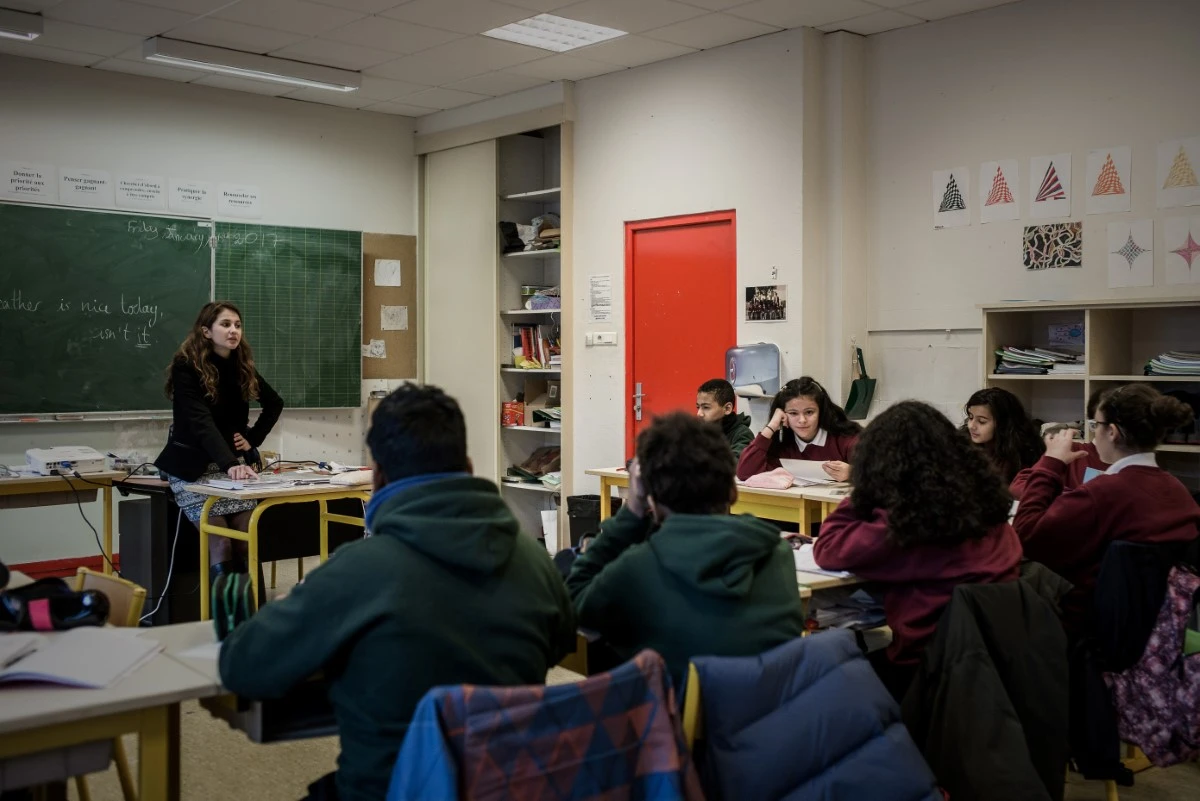 Le port de l'uniforme à l'école, rare et jamais généralisé en France