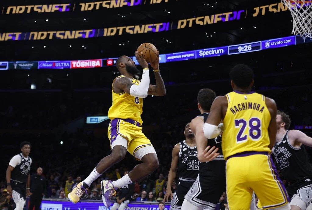 3,7 millions de dollars pour un maillot de LeBron James aux enchères à New York