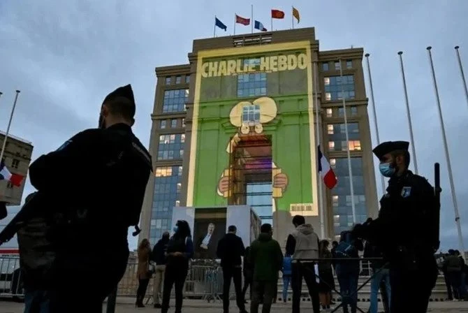 L'Iran menace le magazine Charlie Hebdo d'un sort similaire à celui de Salman Rushdie
