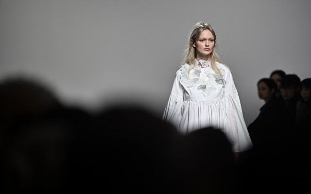 A la Fashion Week de Londres, des stylistes ukrainiens défilent malgré la guerre